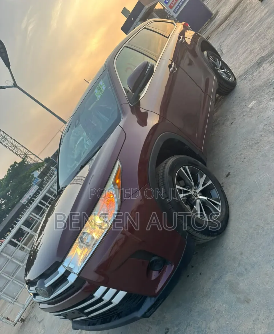 Toyota Highlander LE 2019 Burgundy