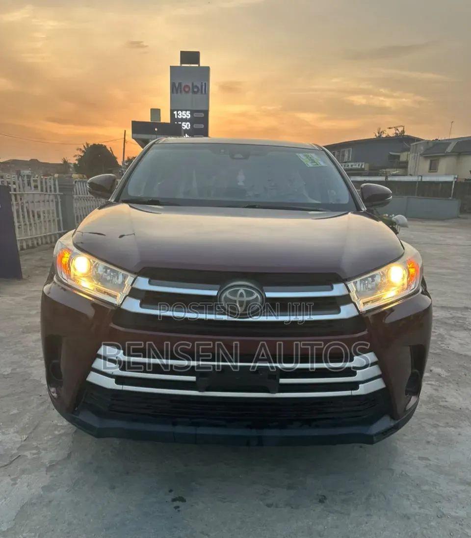Toyota Highlander LE 2019 Burgundy