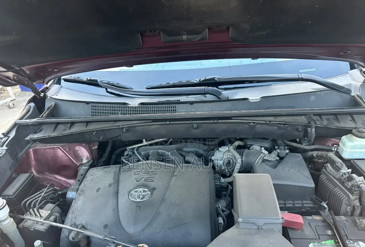 Toyota Highlander LE 2019 Burgundy
