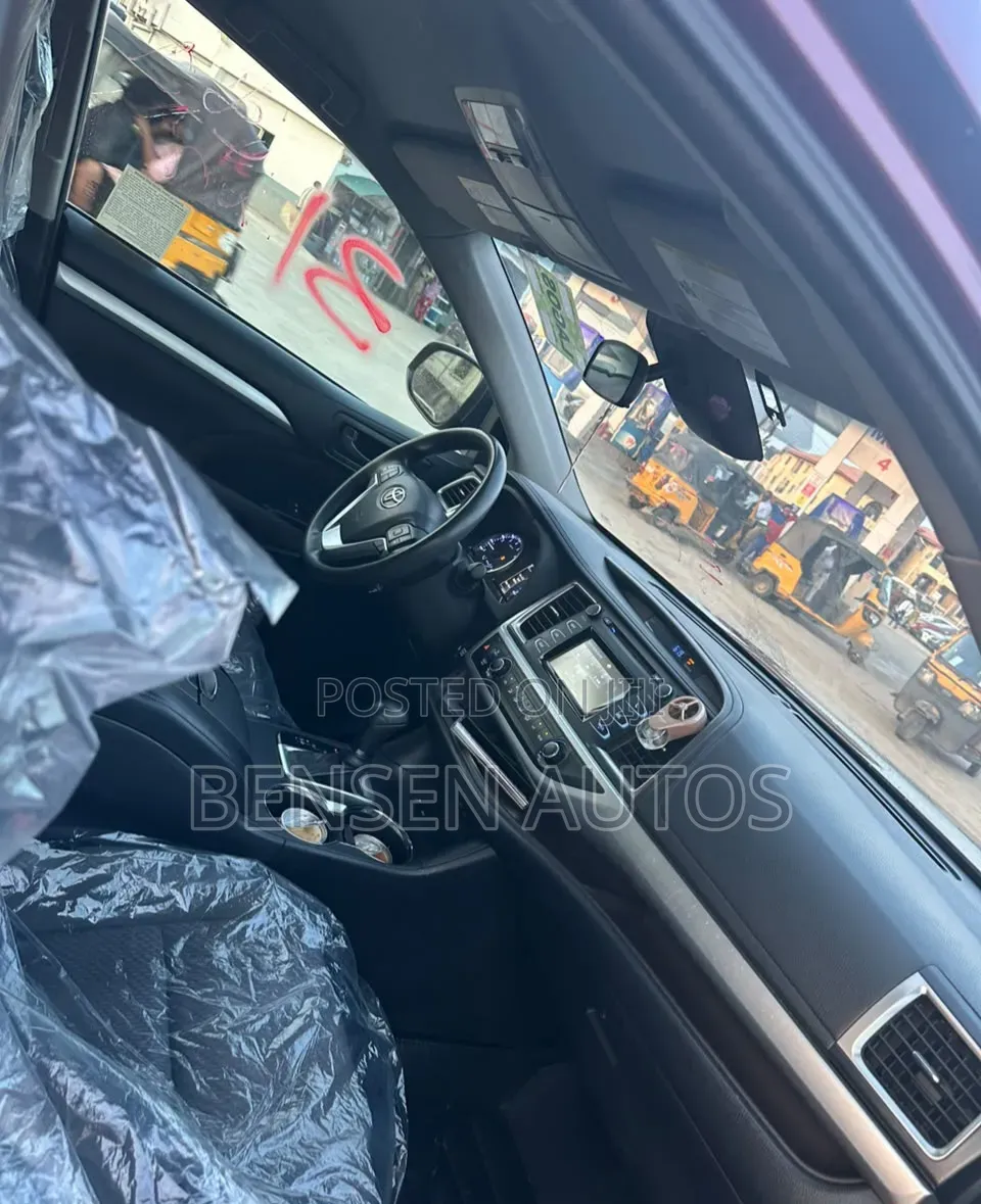 Toyota Highlander LE 2019 Burgundy