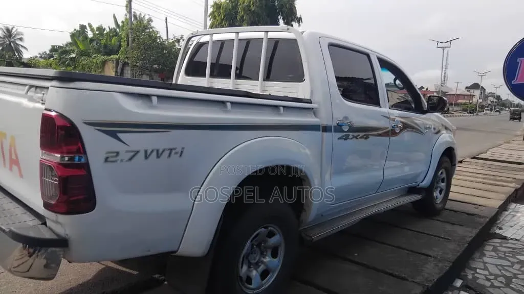 Toyota Hilux 2009 White