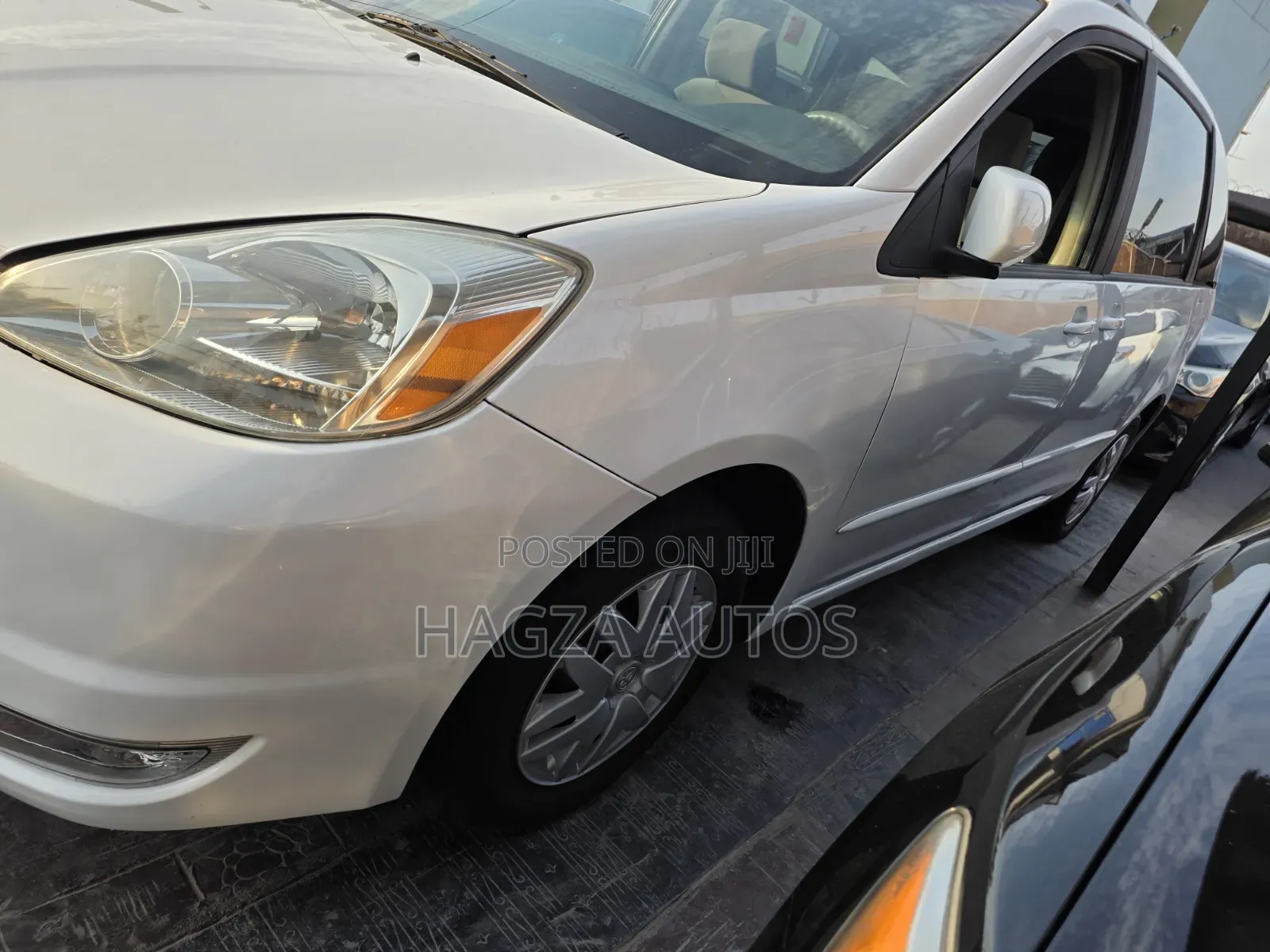 Toyota Sienna LE FWD 2006 White