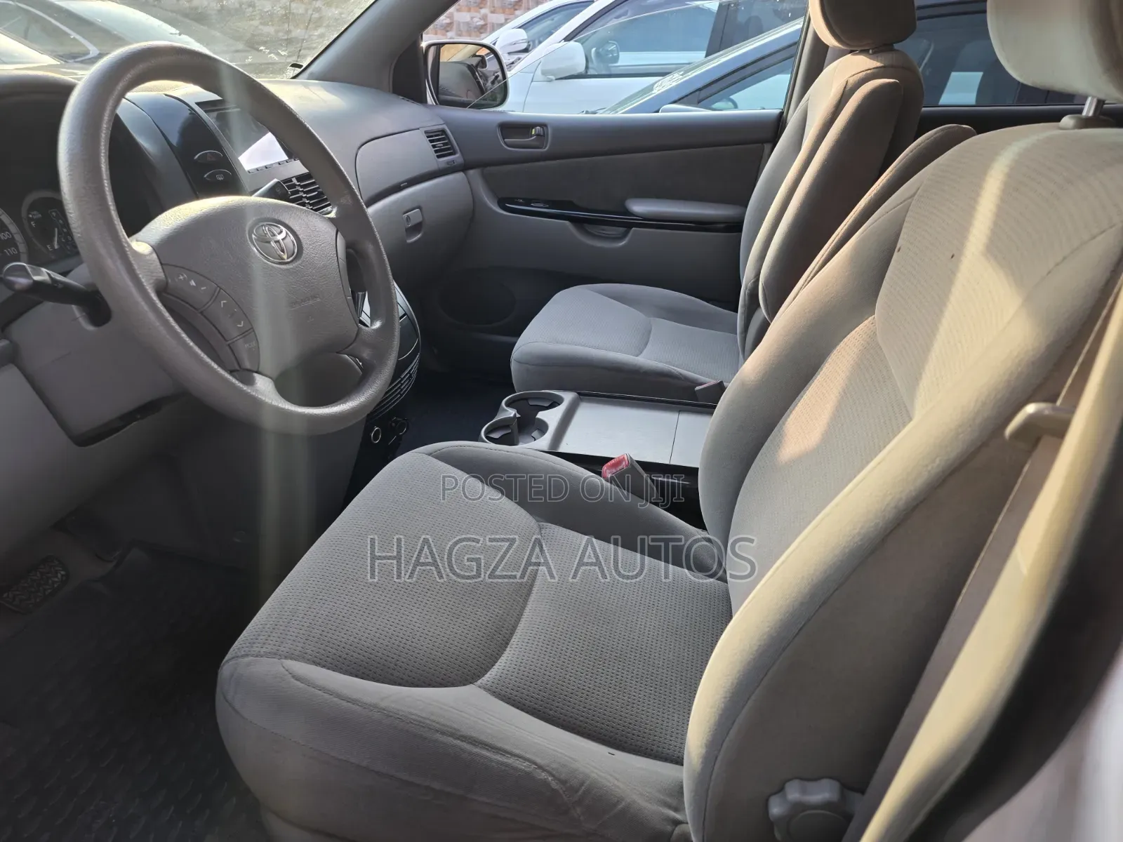 Toyota Sienna LE FWD 2006 White
