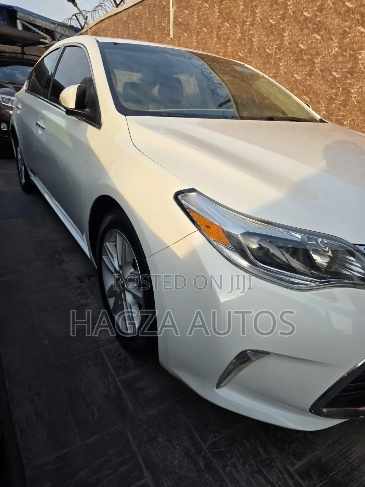 Toyota Avalon XLE Touring 4dr Sedan (3.5L 6cyl 6A) 2014 White