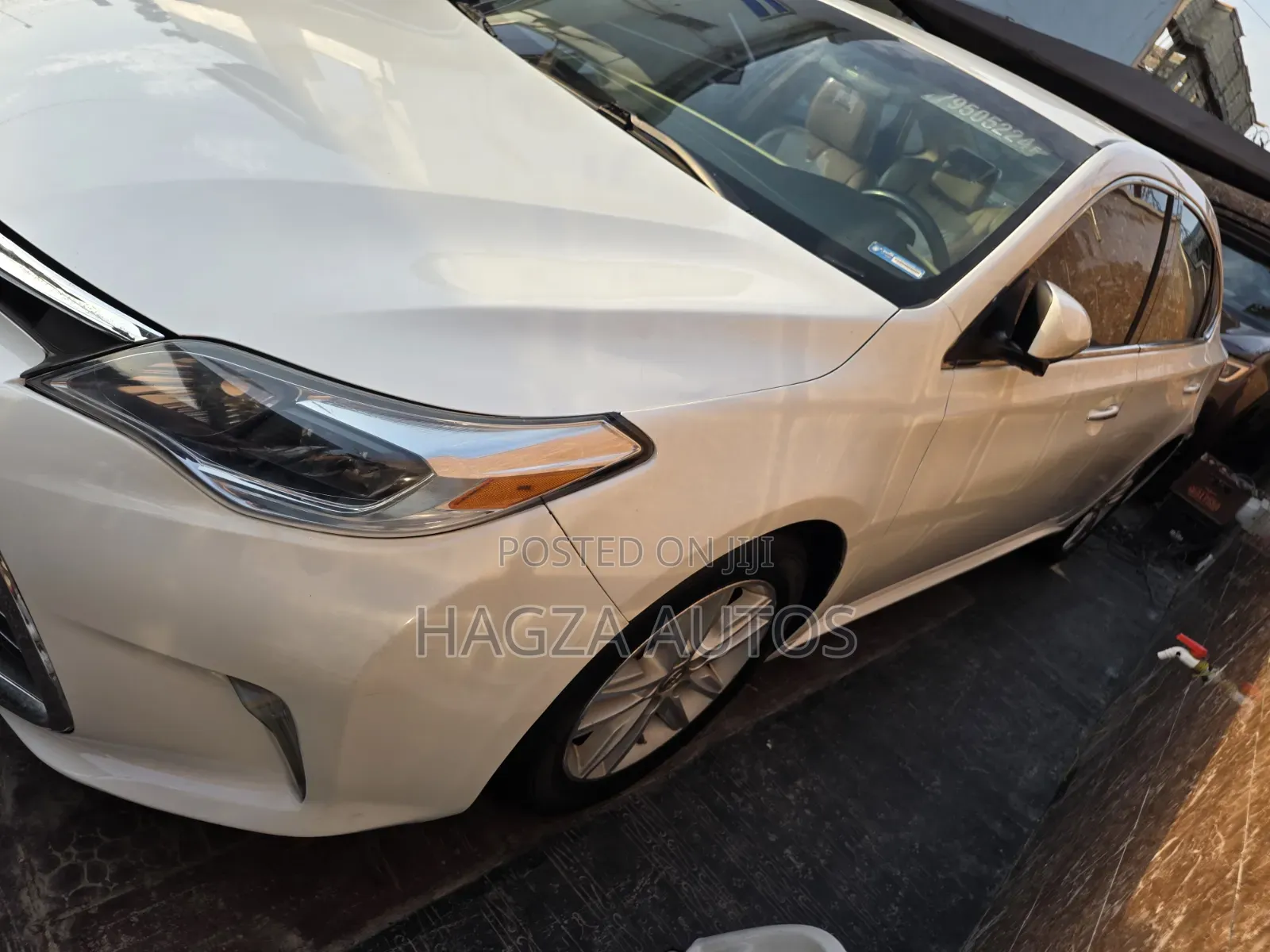 Toyota Avalon XLE Touring 4dr Sedan (3.5L 6cyl 6A) 2014 White
