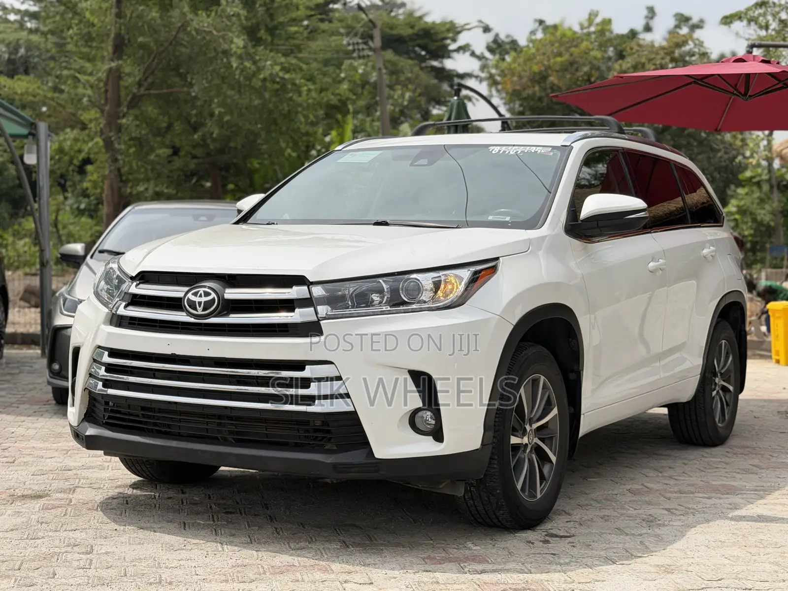 Toyota Highlander XLE 4x2 V6 (3.5L 6cyl 8A) 2018 White