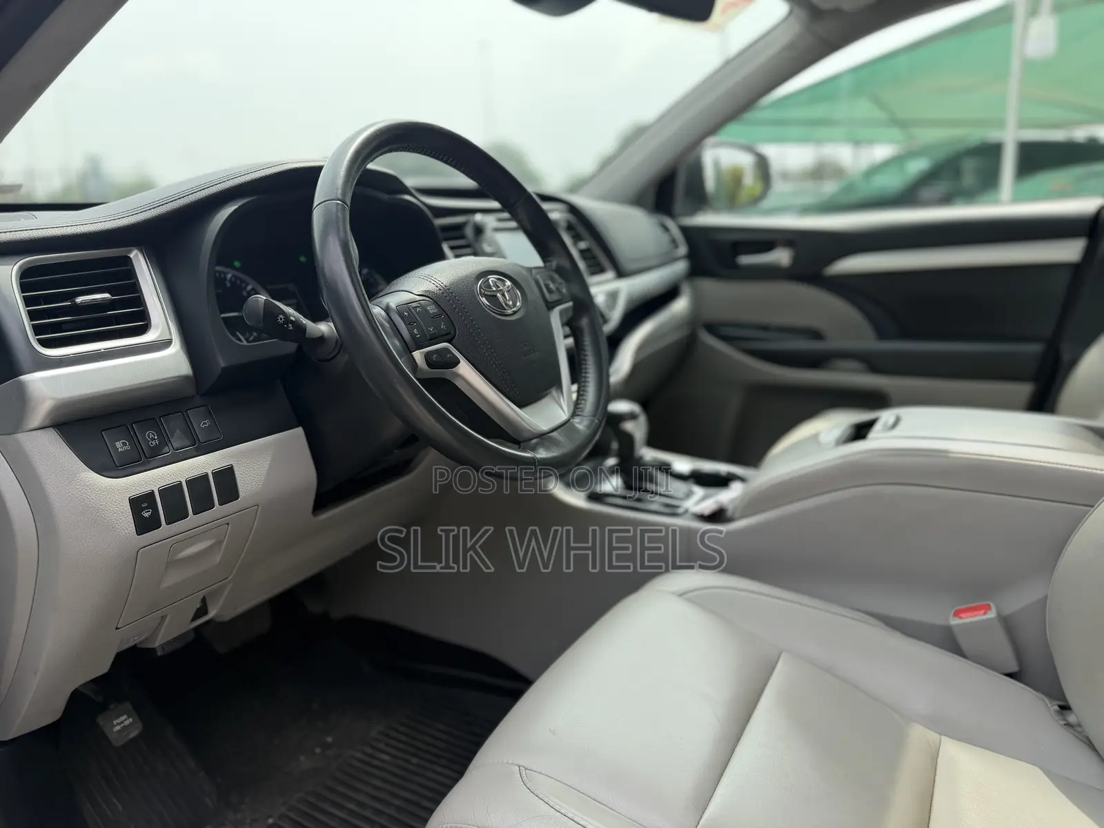 Toyota Highlander XLE 4x2 V6 (3.5L 6cyl 8A) 2018 White