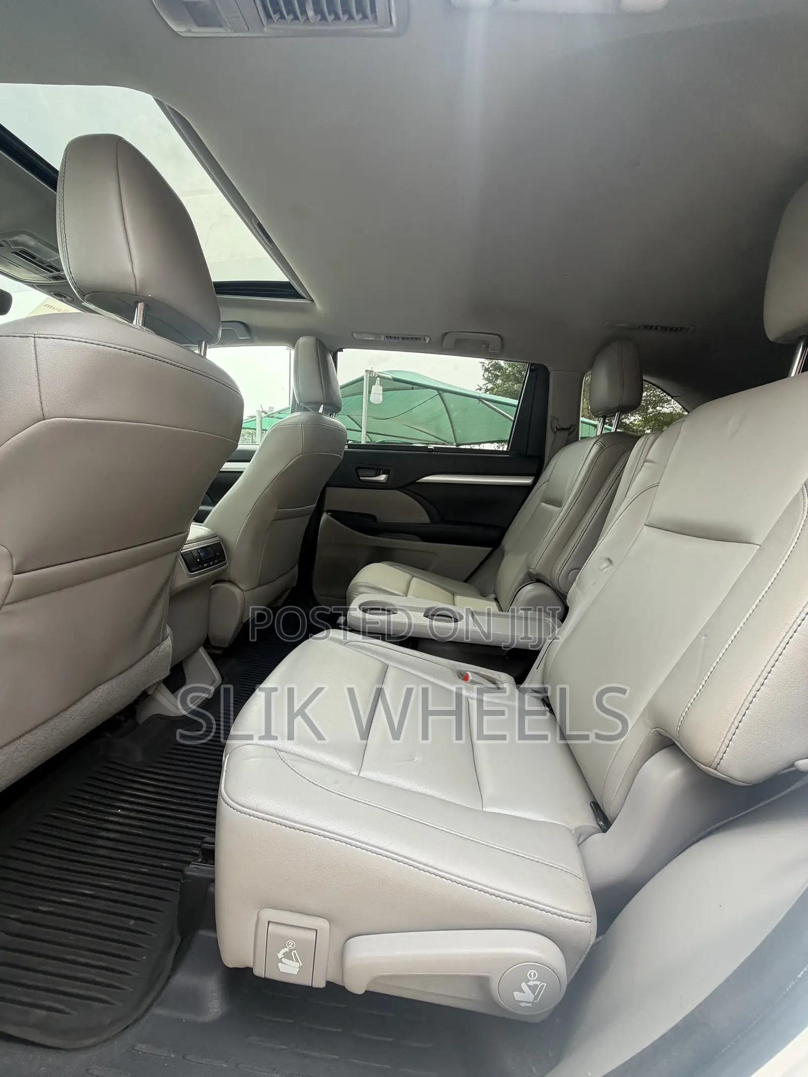 Toyota Highlander XLE 4x2 V6 (3.5L 6cyl 8A) 2018 White