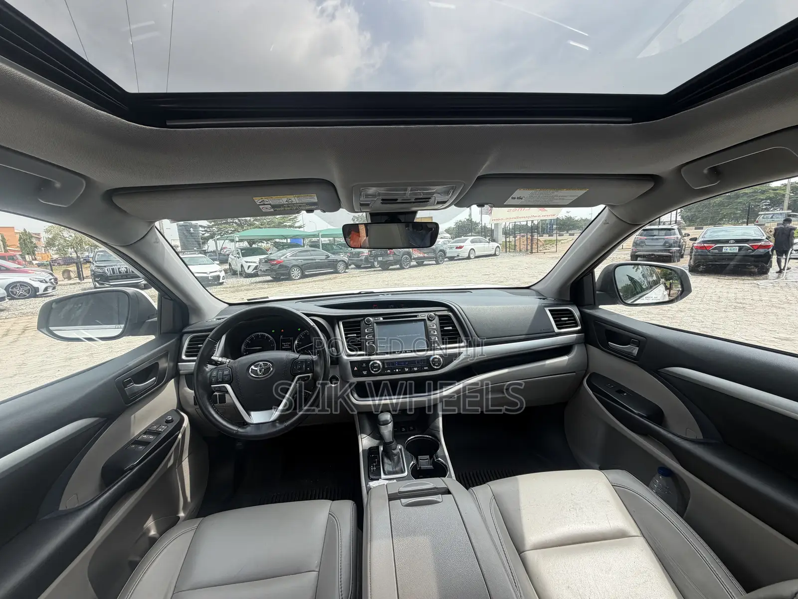 Toyota Highlander XLE 4x2 V6 (3.5L 6cyl 8A) 2018 White