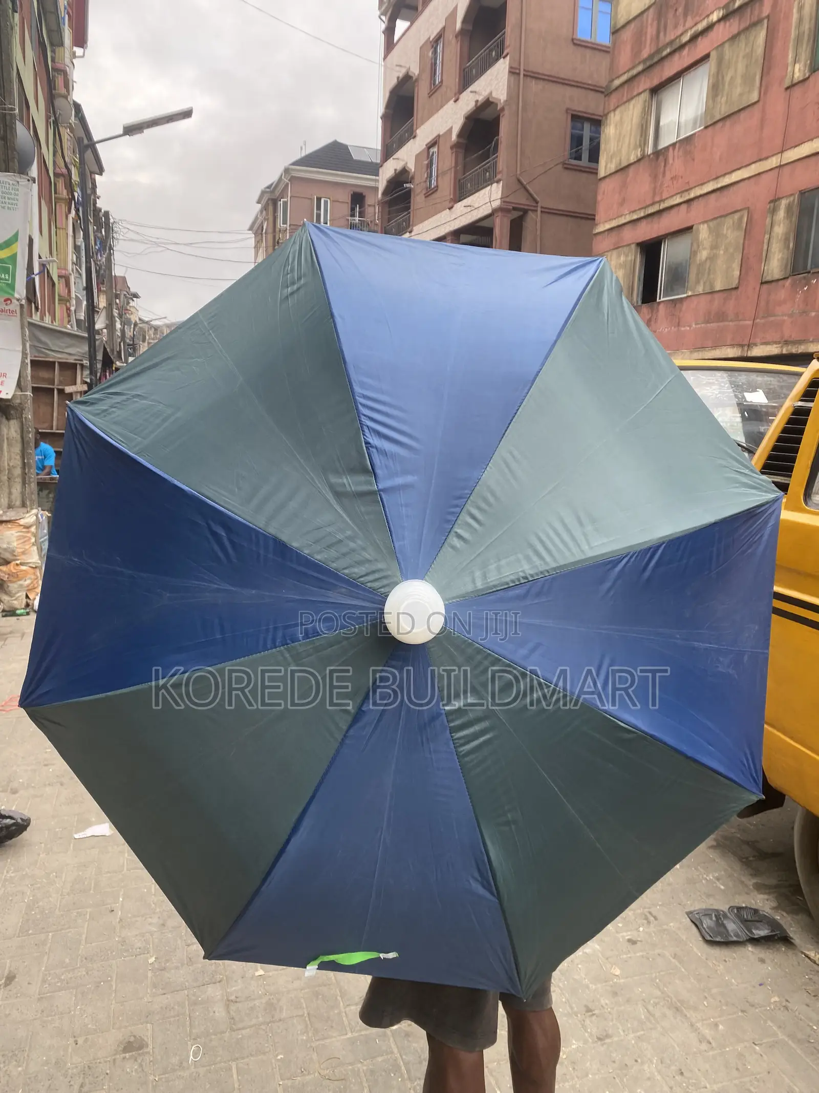 Heavy-Duty Two-Coloured Outdoor Shade Umbrella