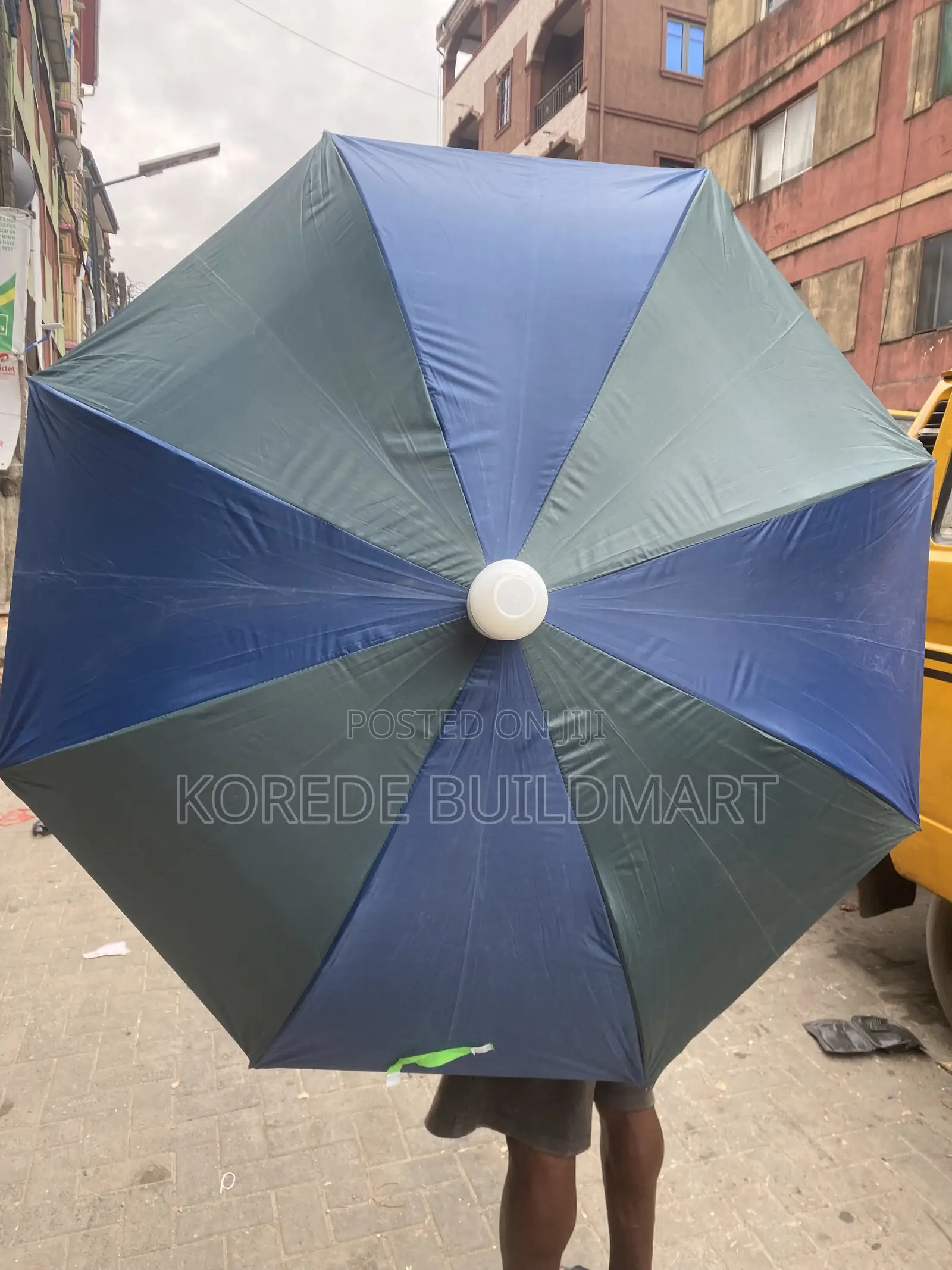 Heavy-Duty Two-Coloured Outdoor Shade Umbrella