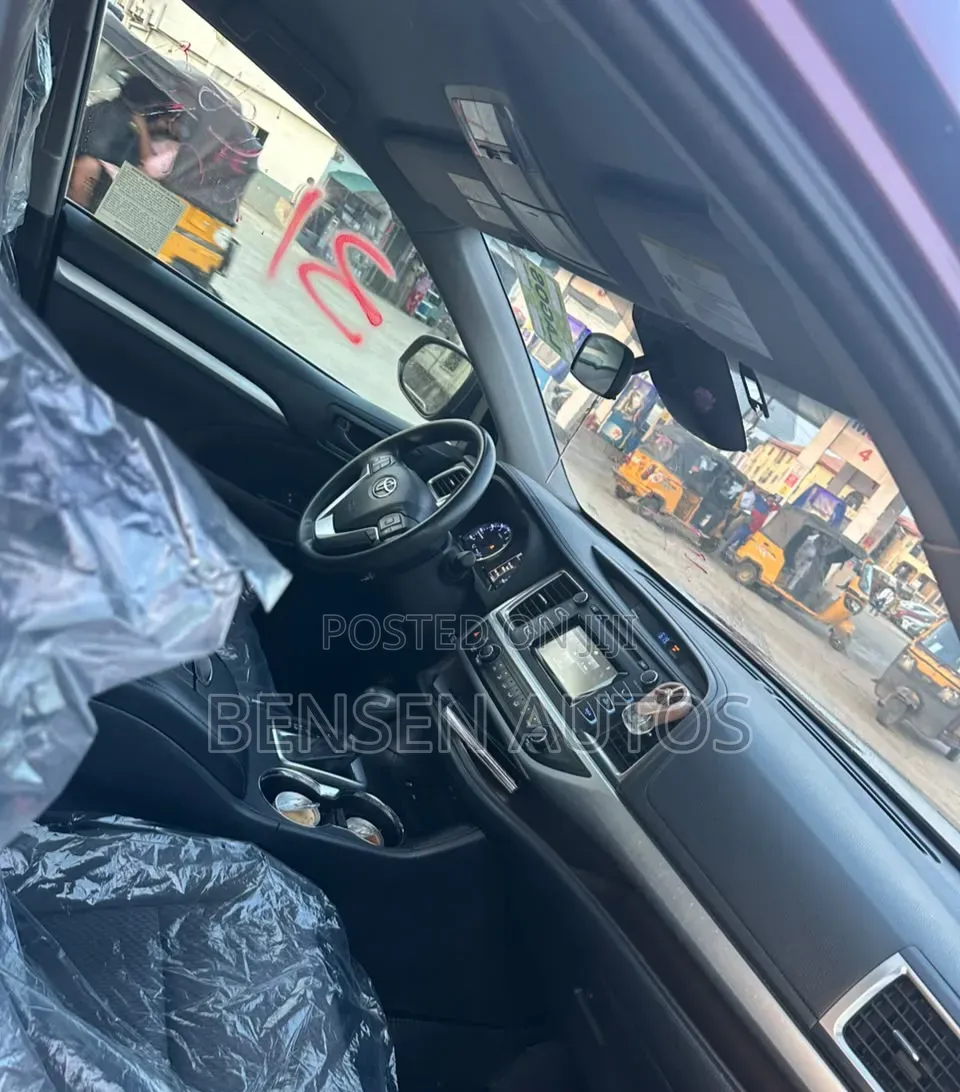 Toyota Highlander LE 2019 Burgundy
