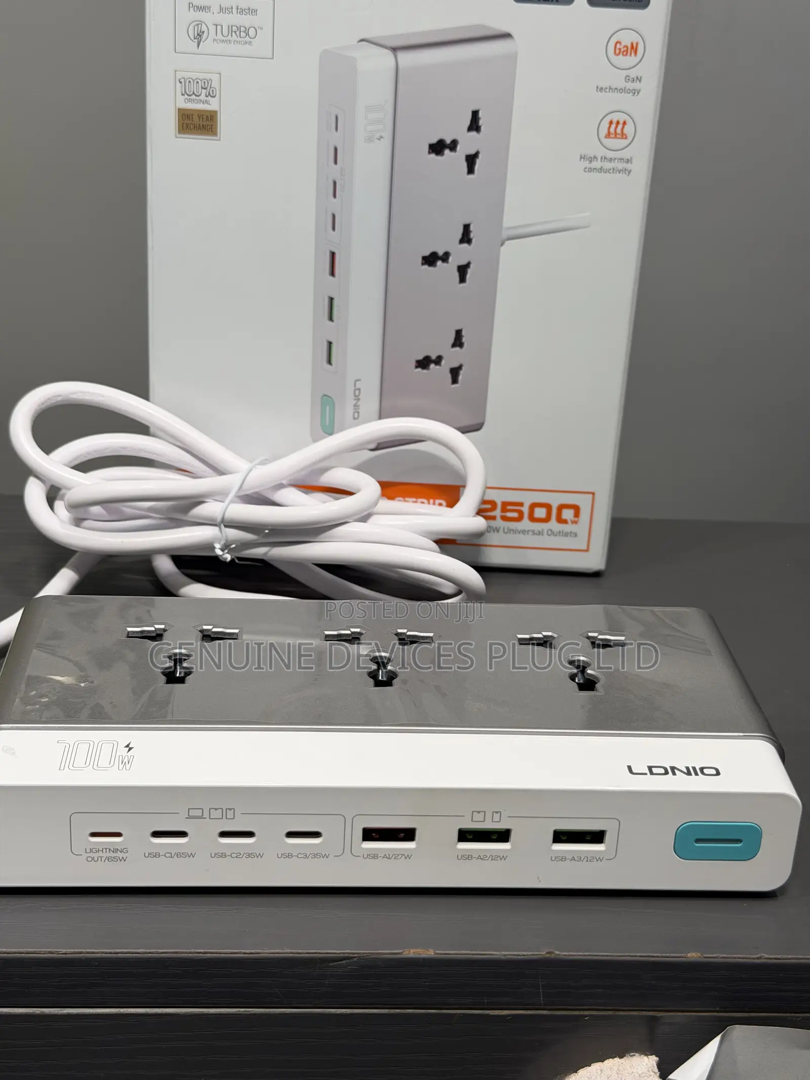 LDNIO 10-in-1 2500W GaN Desktop Power Strip 3 AC Outlets, 7 USB Ports
