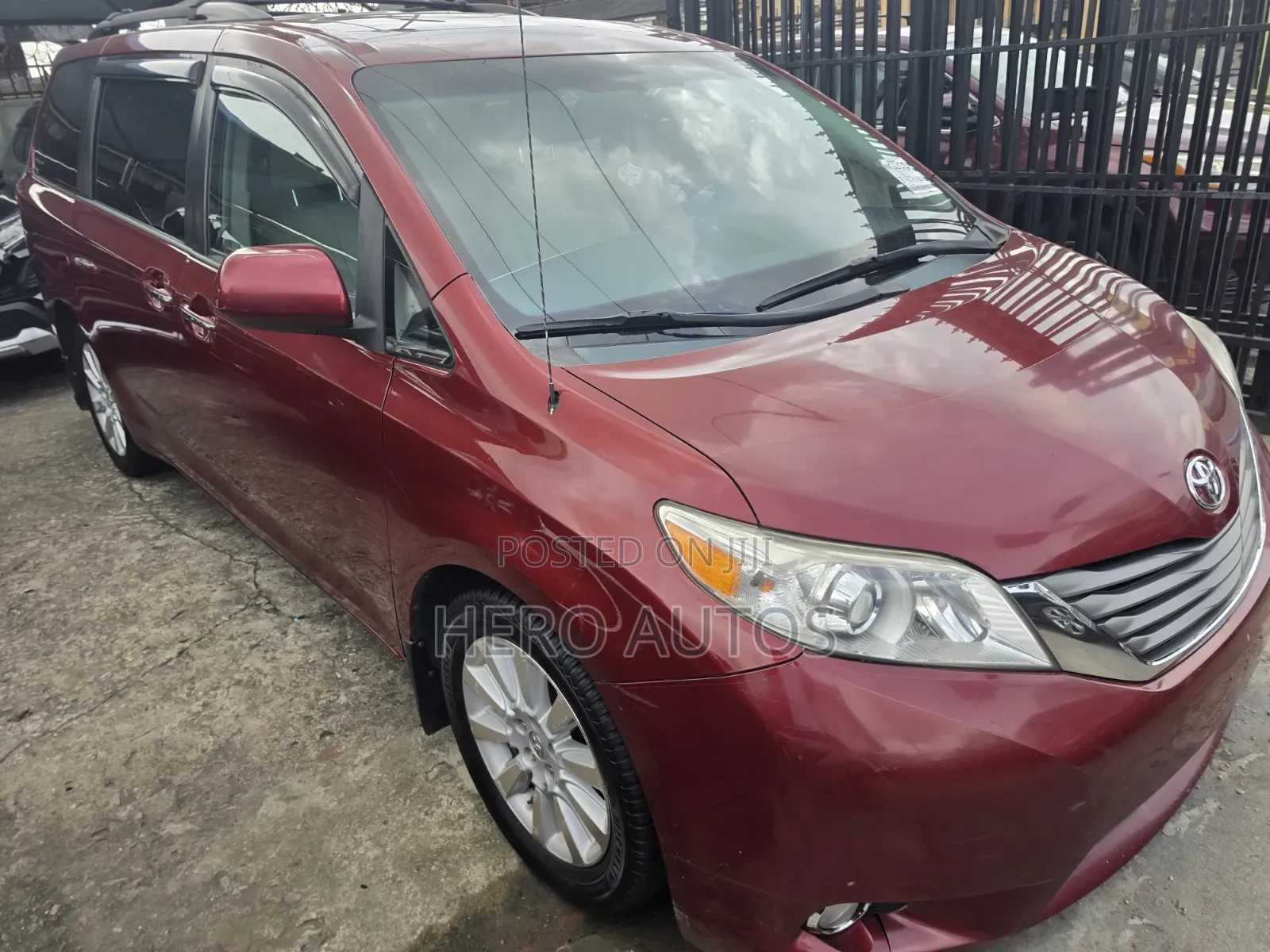 Toyota Sienna XLE AWD 7-Passenger 2013 Burgundy