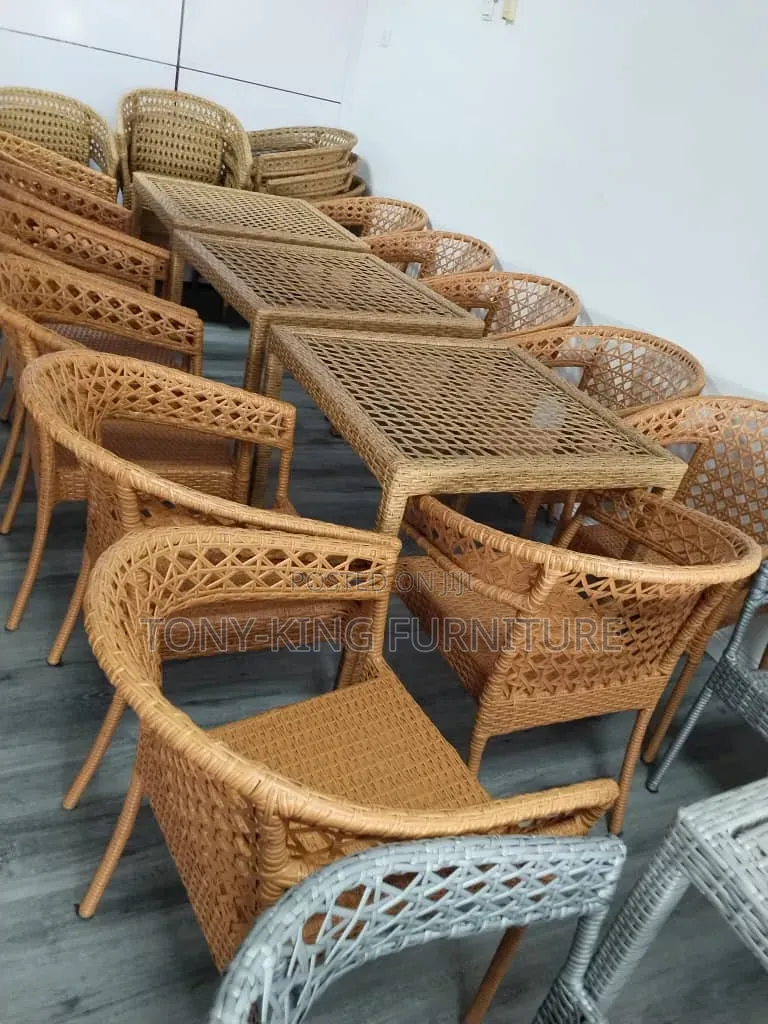 Modern 4-Seater Brown Synthetic Rattan and Wicker Patio Dining Set