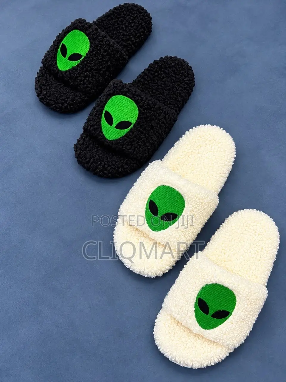 Bouclé Fleece Alien Graphic Lounge Slides
