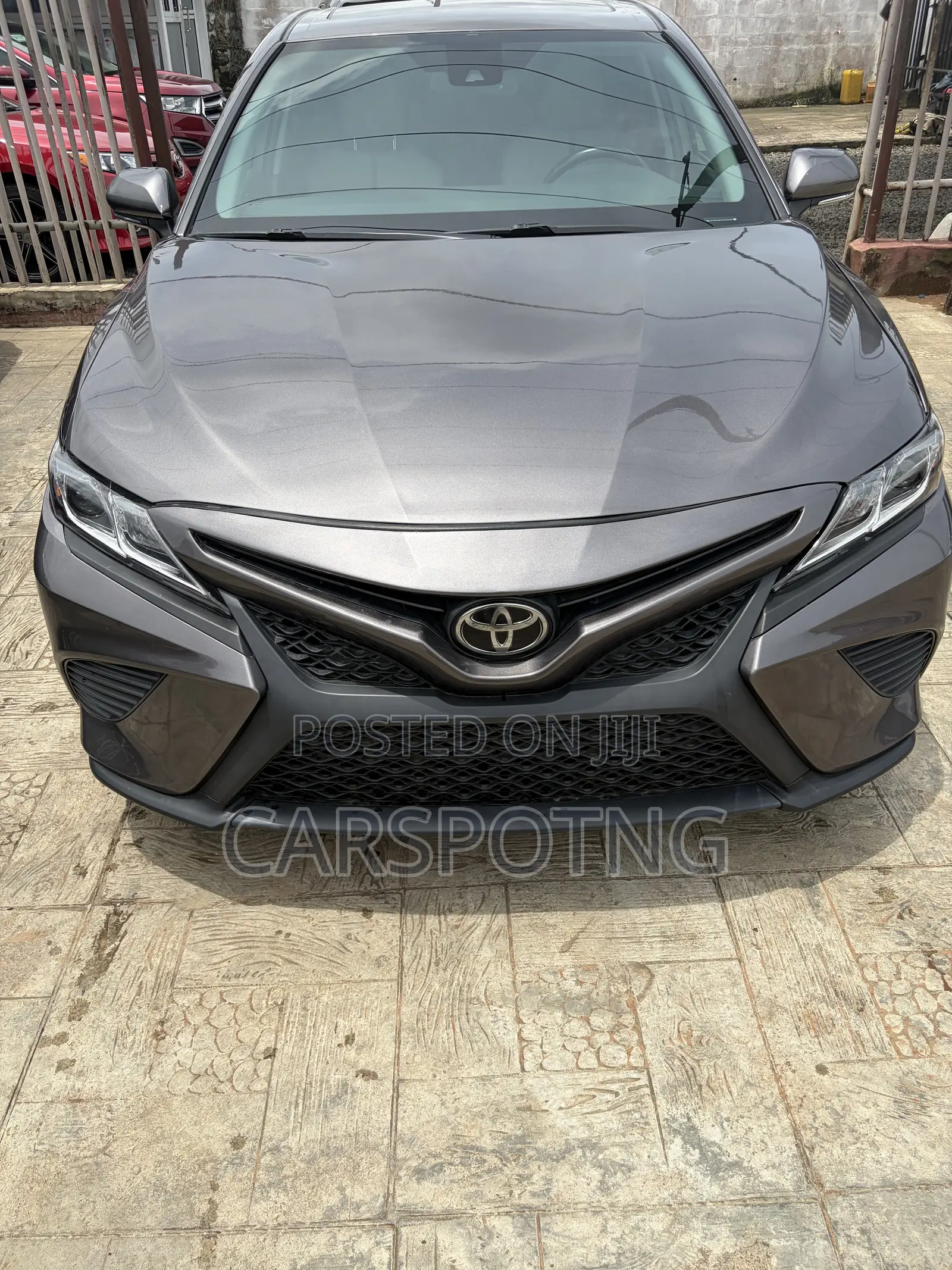 Toyota Camry SE FWD (2.5L 4cyl 8AM) 2018 Gray