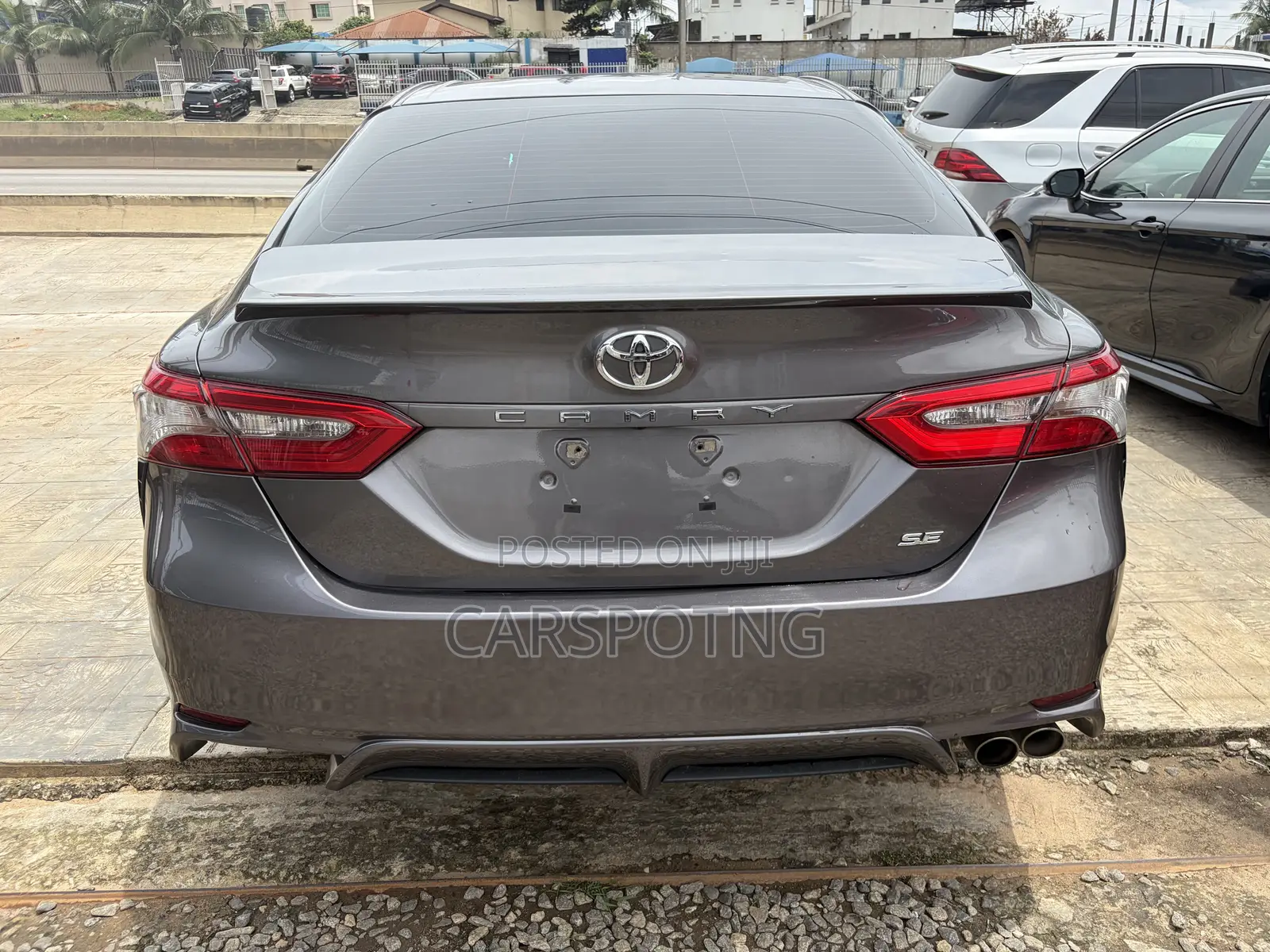 Toyota Camry SE FWD (2.5L 4cyl 8AM) 2018 Gray