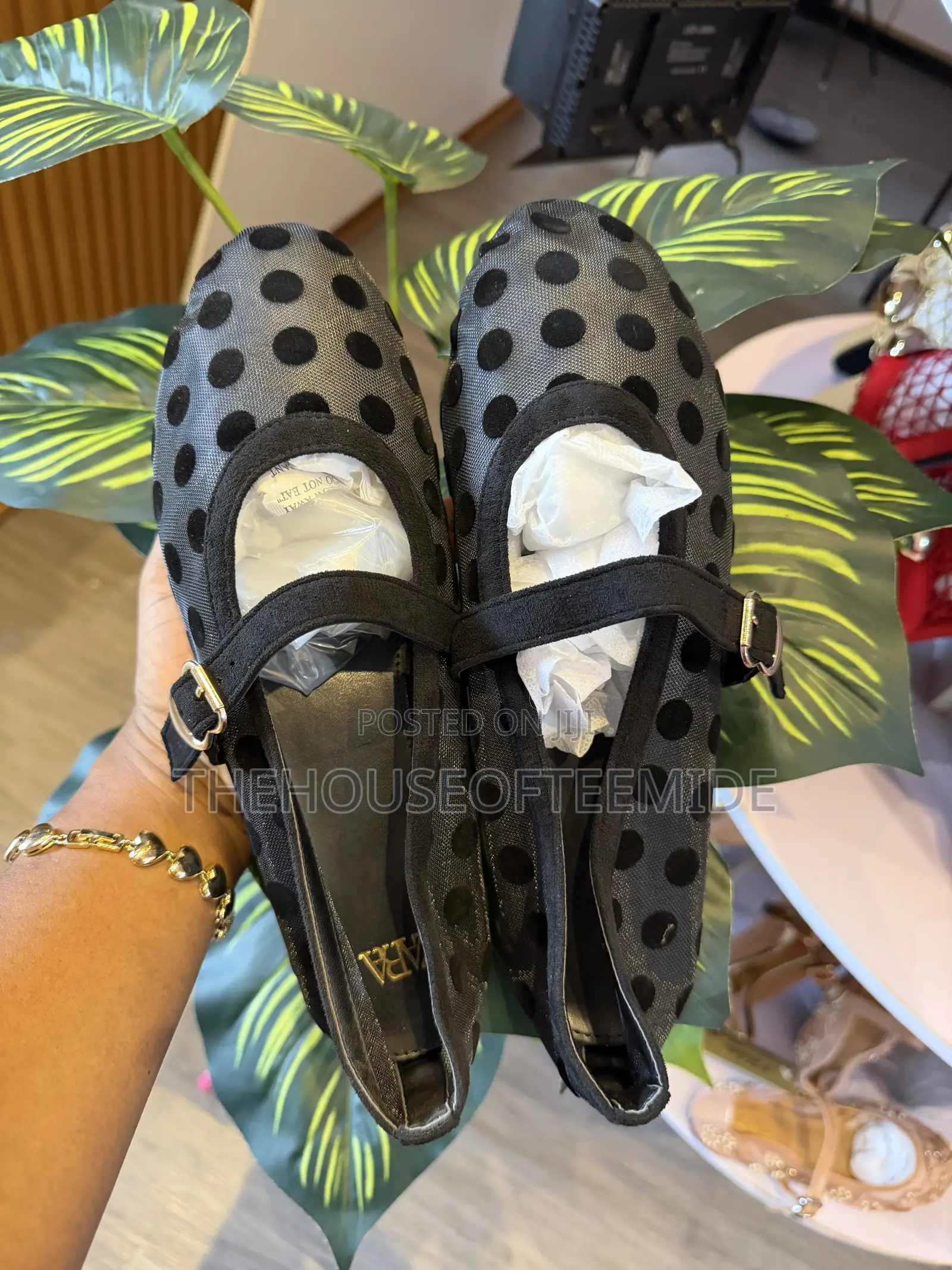 Comfy Zara Beautiful Comfy Women Flat Sandals With Poker Dot Design