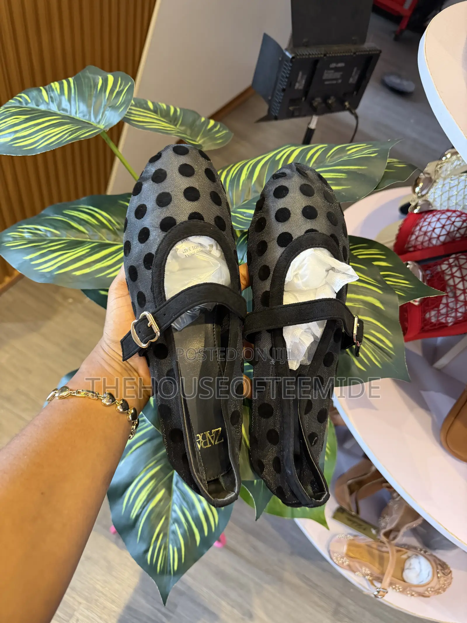 Comfy Zara Beautiful Comfy Women Flat Sandals With Poker Dot Design