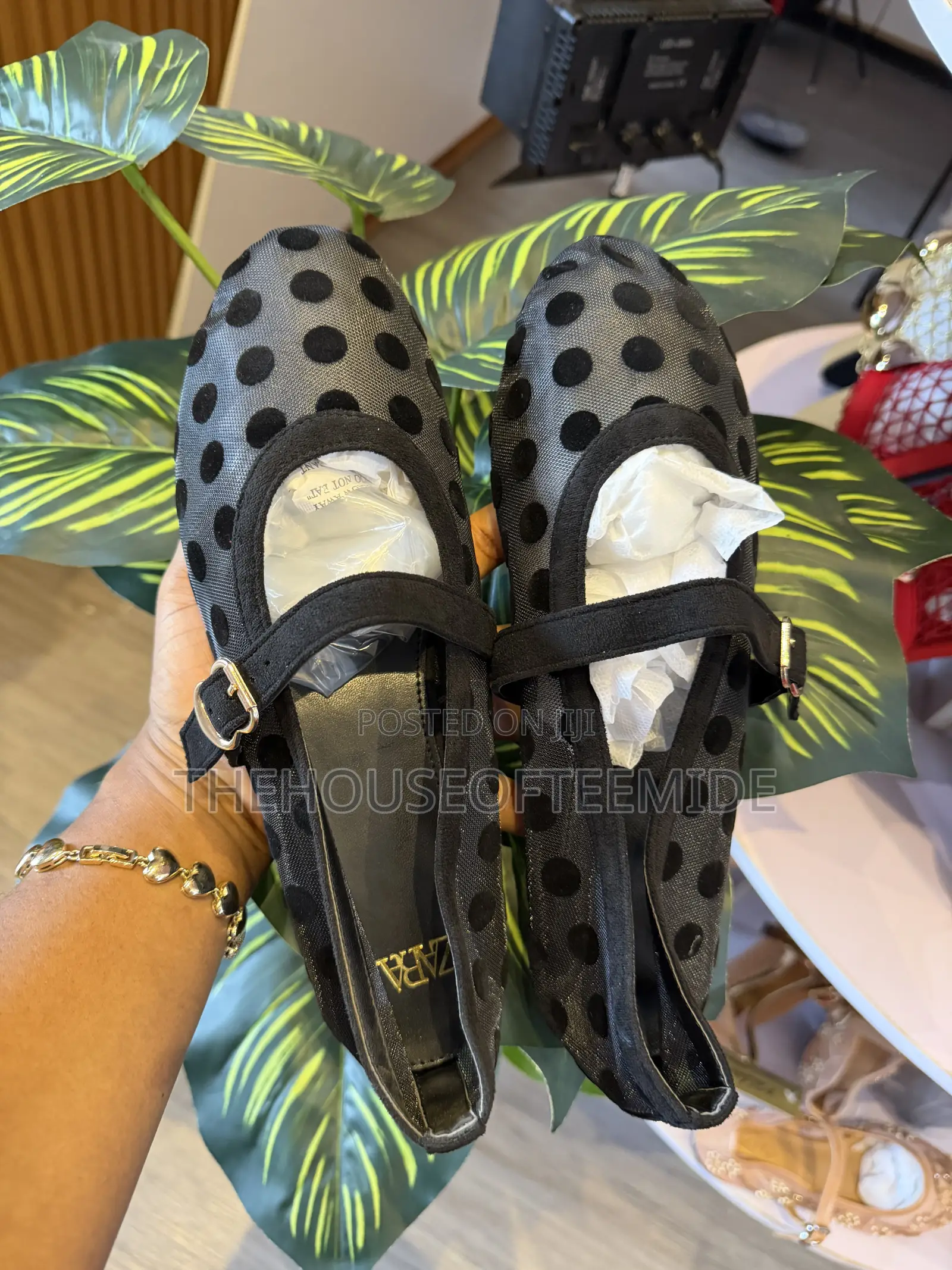 Comfy Zara Beautiful Comfy Women Flat Sandals With Poker Dot Design