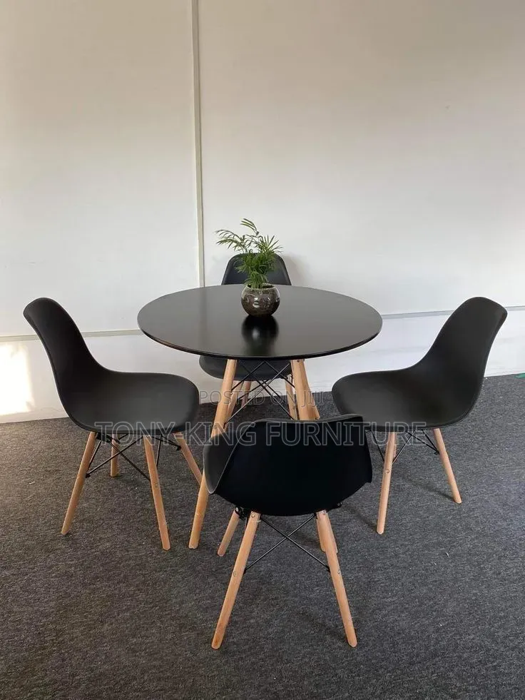 4-Seater Round Dining Set With a Wooden Black Tabletop