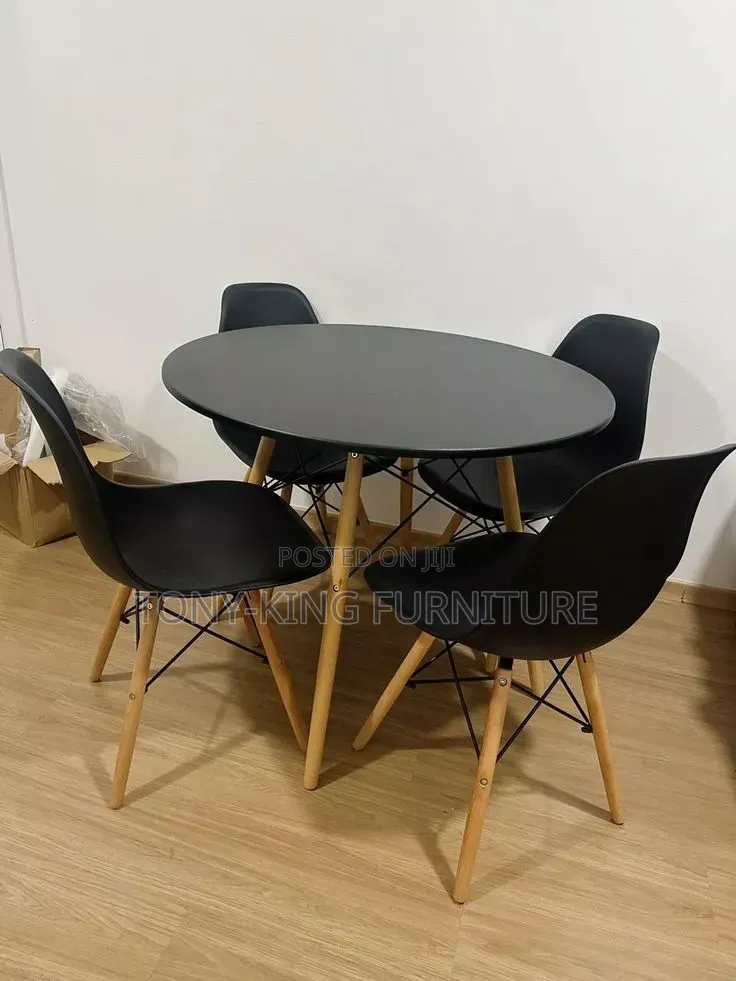 4-Seater Round Dining Set With a Wooden Black Tabletop