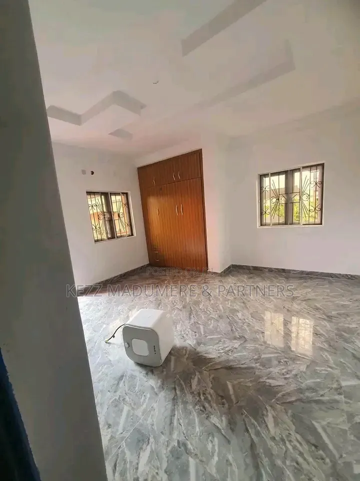 5bdrm Block of Flats in Gated Estate Sars Rd, New Layout for sale