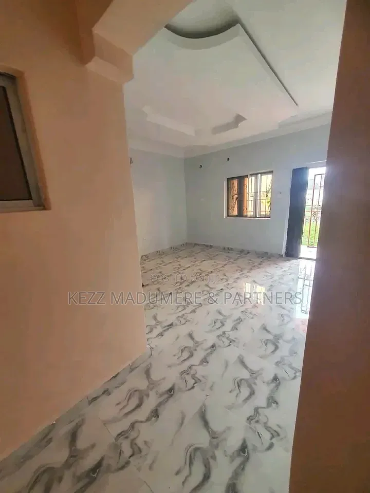 5bdrm Block of Flats in Gated Estate Sars Rd, New Layout for sale