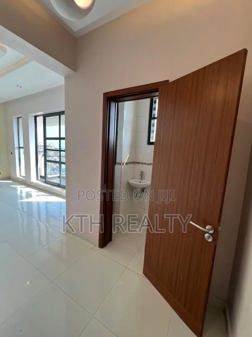 3bdrm Apartment in Lekki Phase 1 for sale