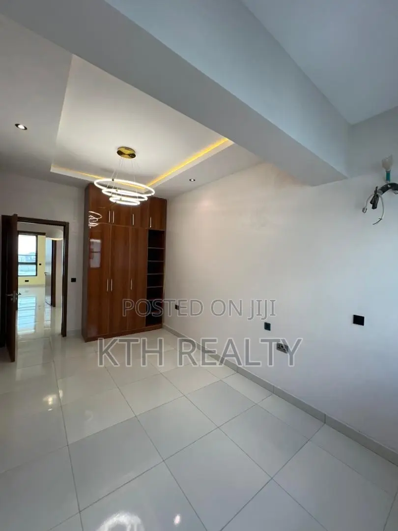 3bdrm Apartment in Lekki Phase 1 for sale