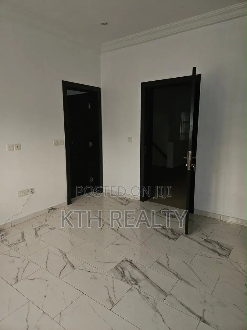 4bdrm Duplex in Lekki Phase 1 for rent