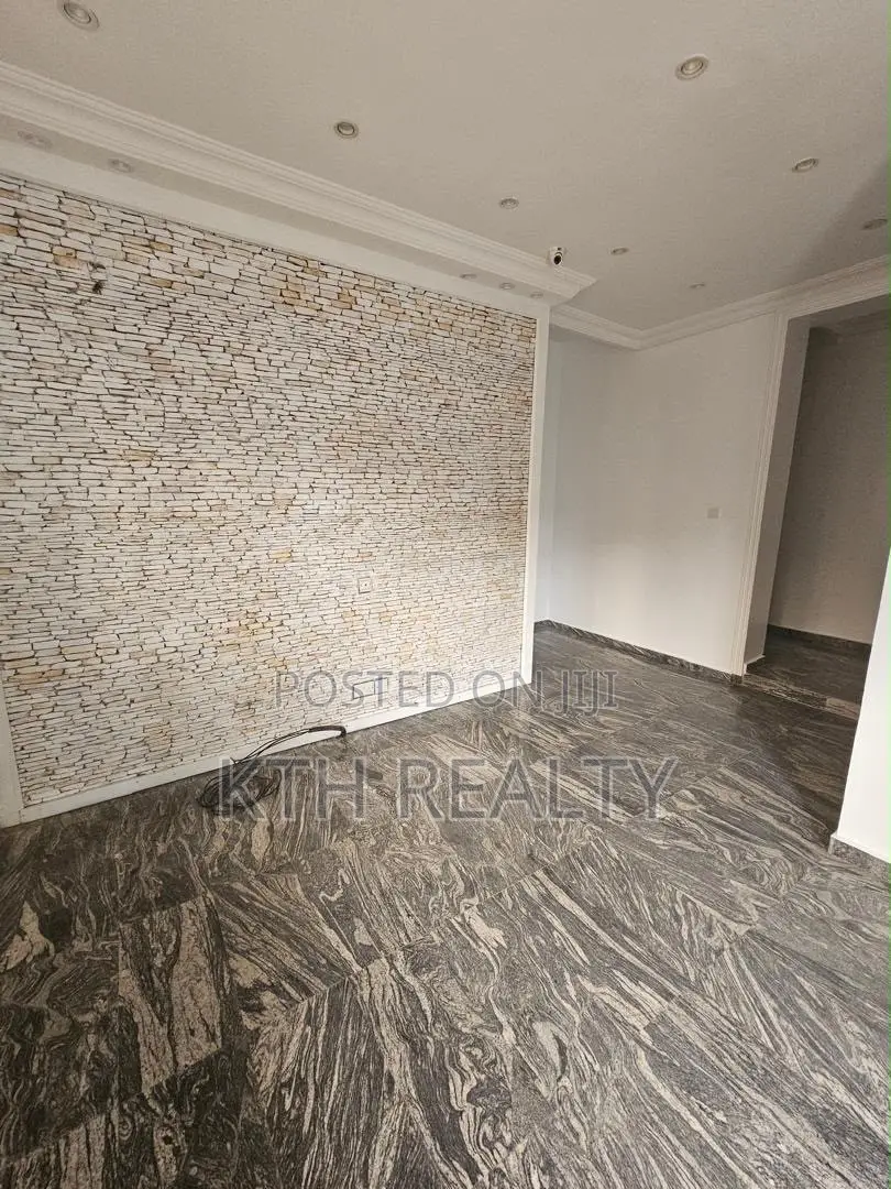 4bdrm Duplex in Lekki Phase 1 for rent