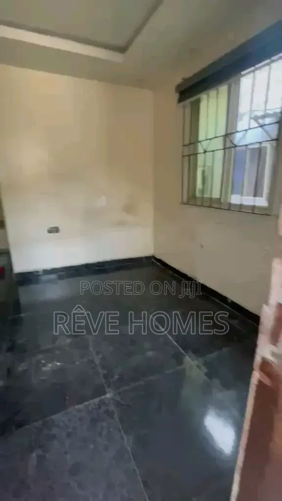 Mini Flat in Akoka for rent