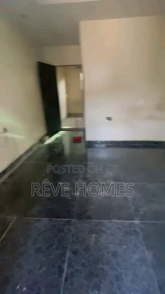 Mini Flat in Akoka for rent