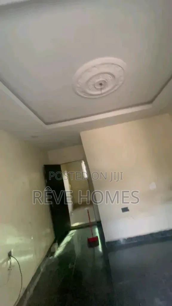 Mini Flat in Akoka for rent