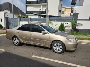 Toyota Camry 2004 Gold
