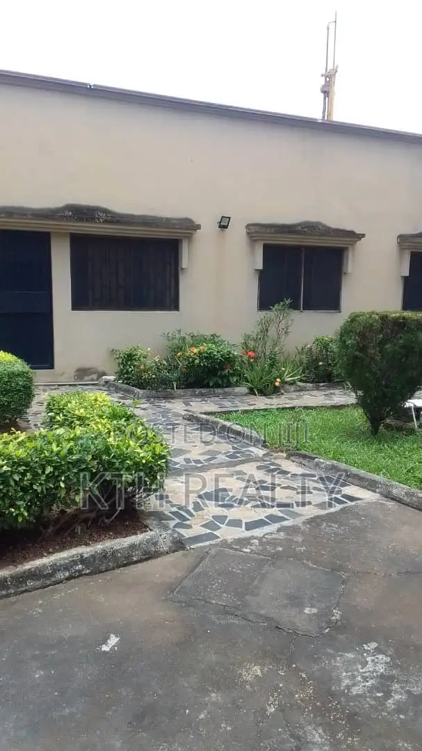 9bdrm Duplex in Abacha Estate for rent
