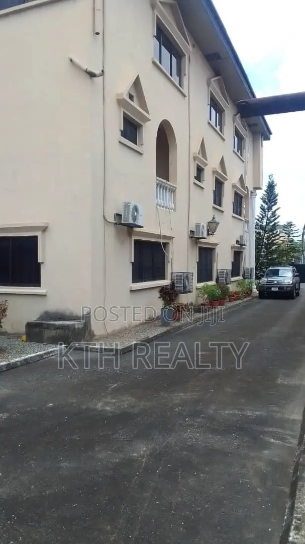 9bdrm Duplex in Abacha Estate for rent