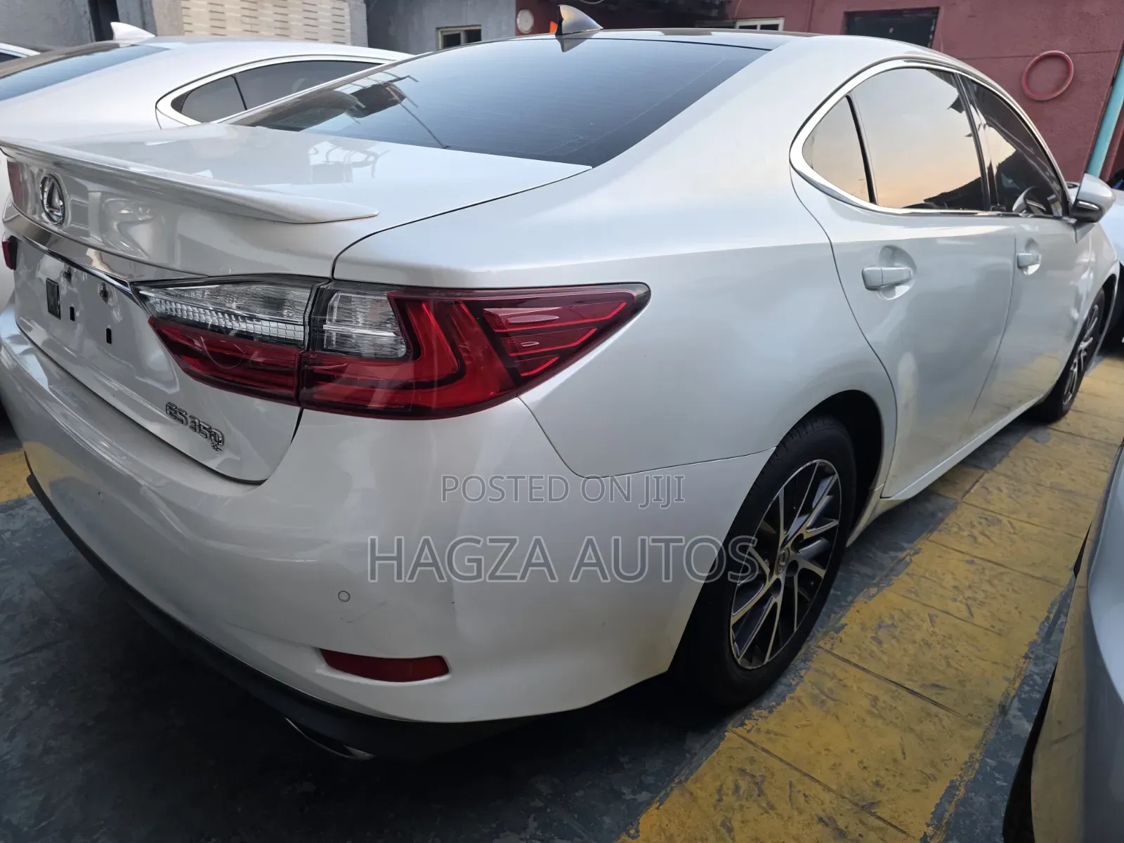 Lexus ES 350 FWD 2017 White