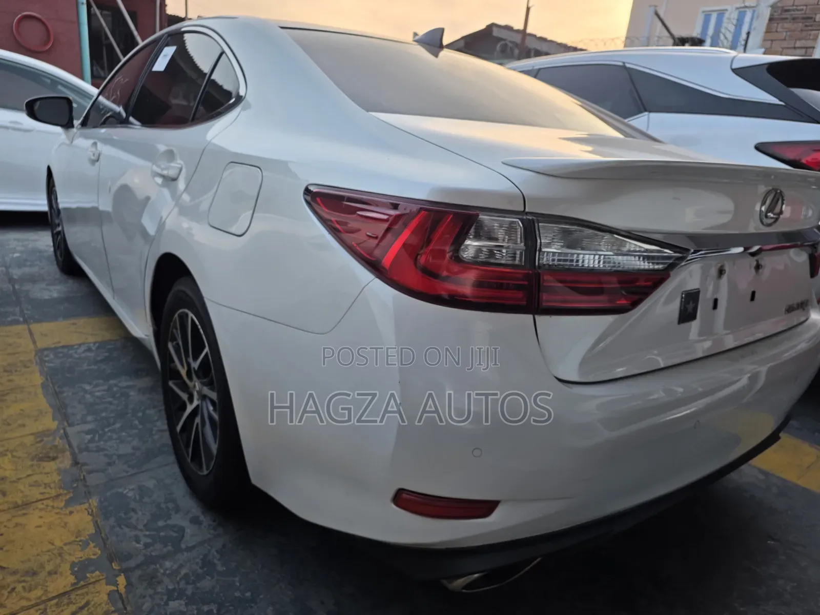 Lexus ES 350 FWD 2017 White