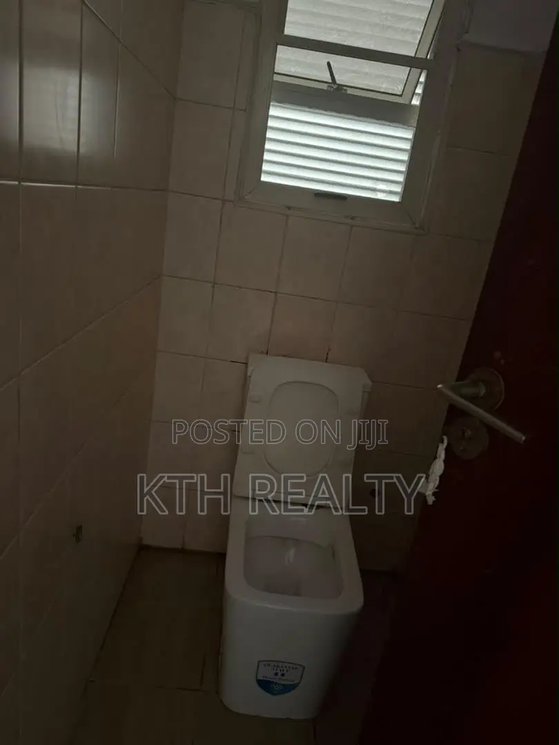 3bdrm Townhouse / Terrace in Lekki Phase 1 for rent