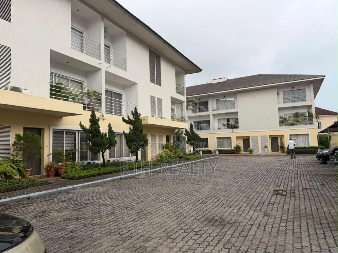 3bdrm Townhouse / Terrace in Lekki Phase 1 for rent
