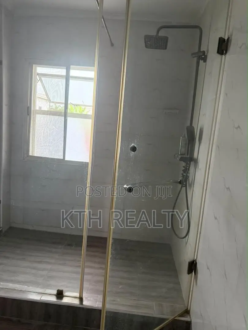 3bdrm Townhouse / Terrace in Lekki Phase 1 for rent