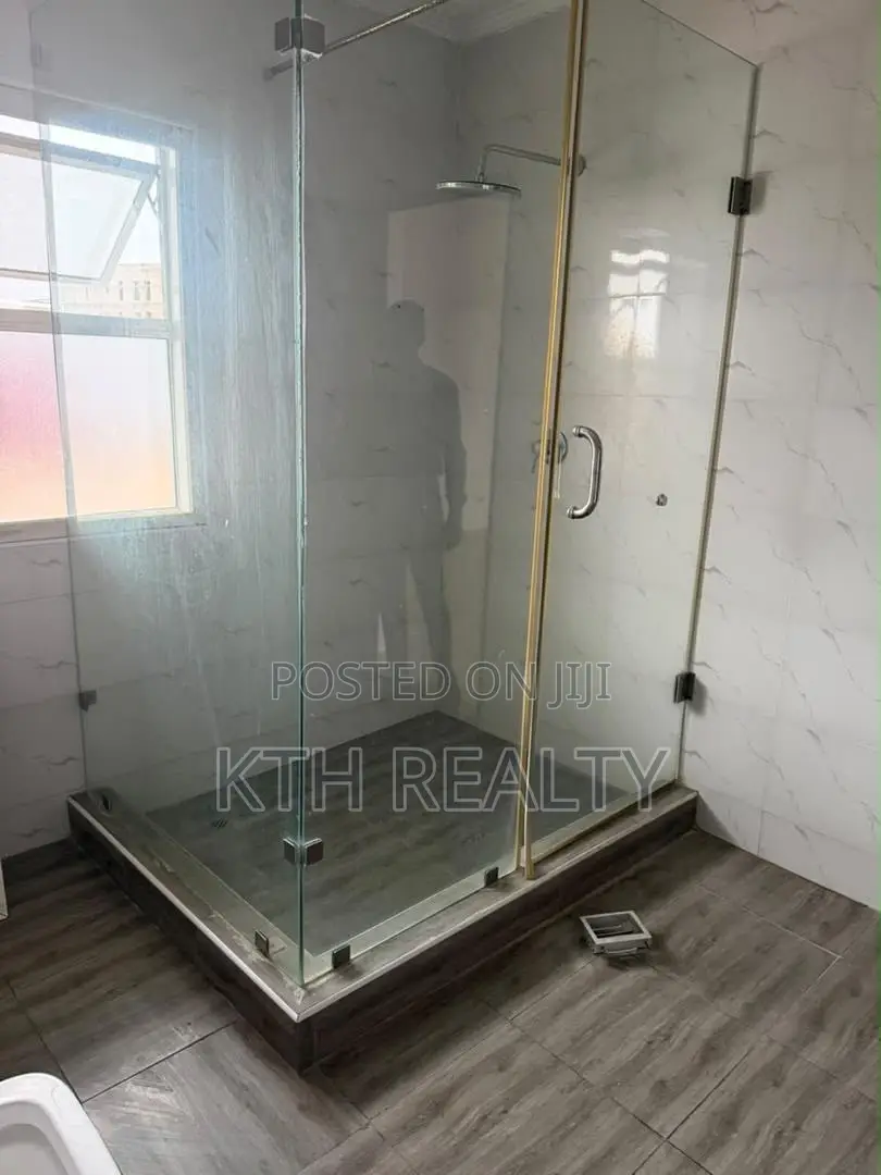 3bdrm Townhouse / Terrace in Lekki Phase 1 for rent