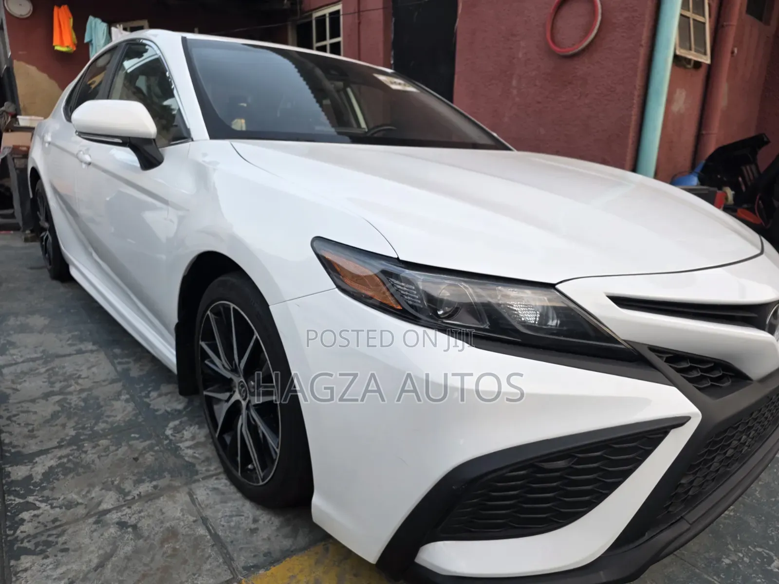 Toyota Camry SE 2022 White