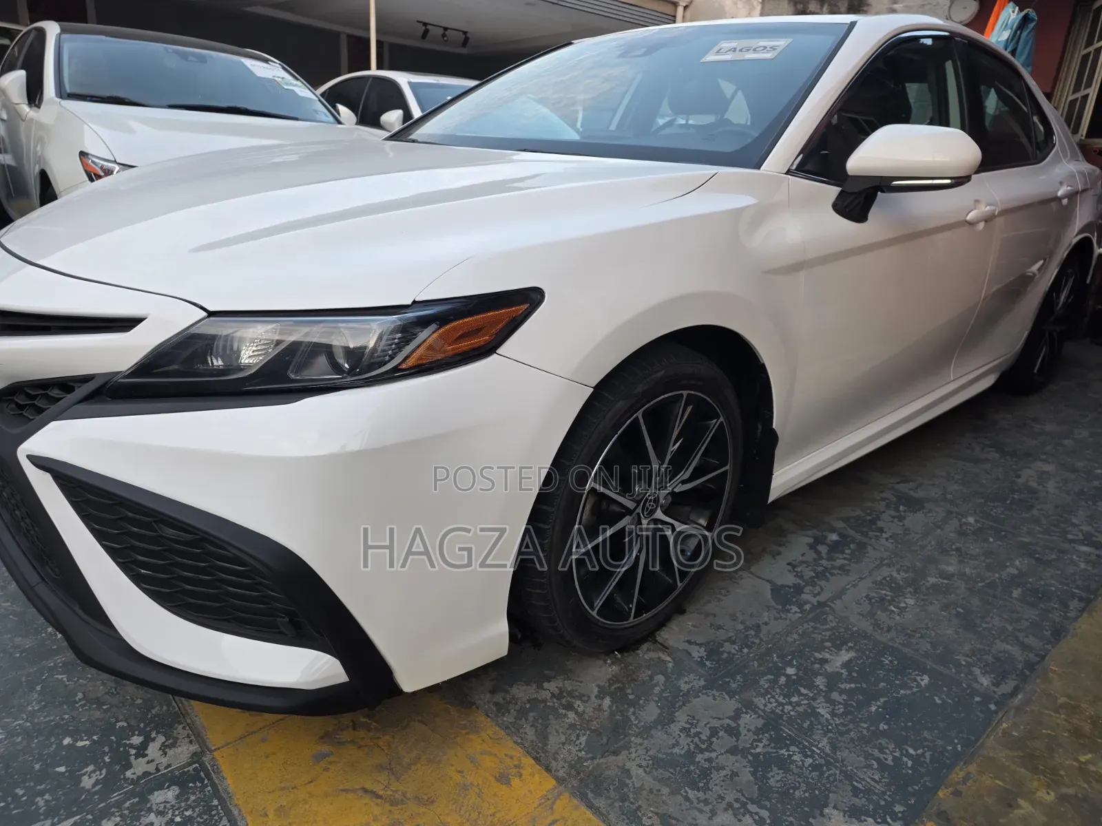 Toyota Camry SE 2022 White