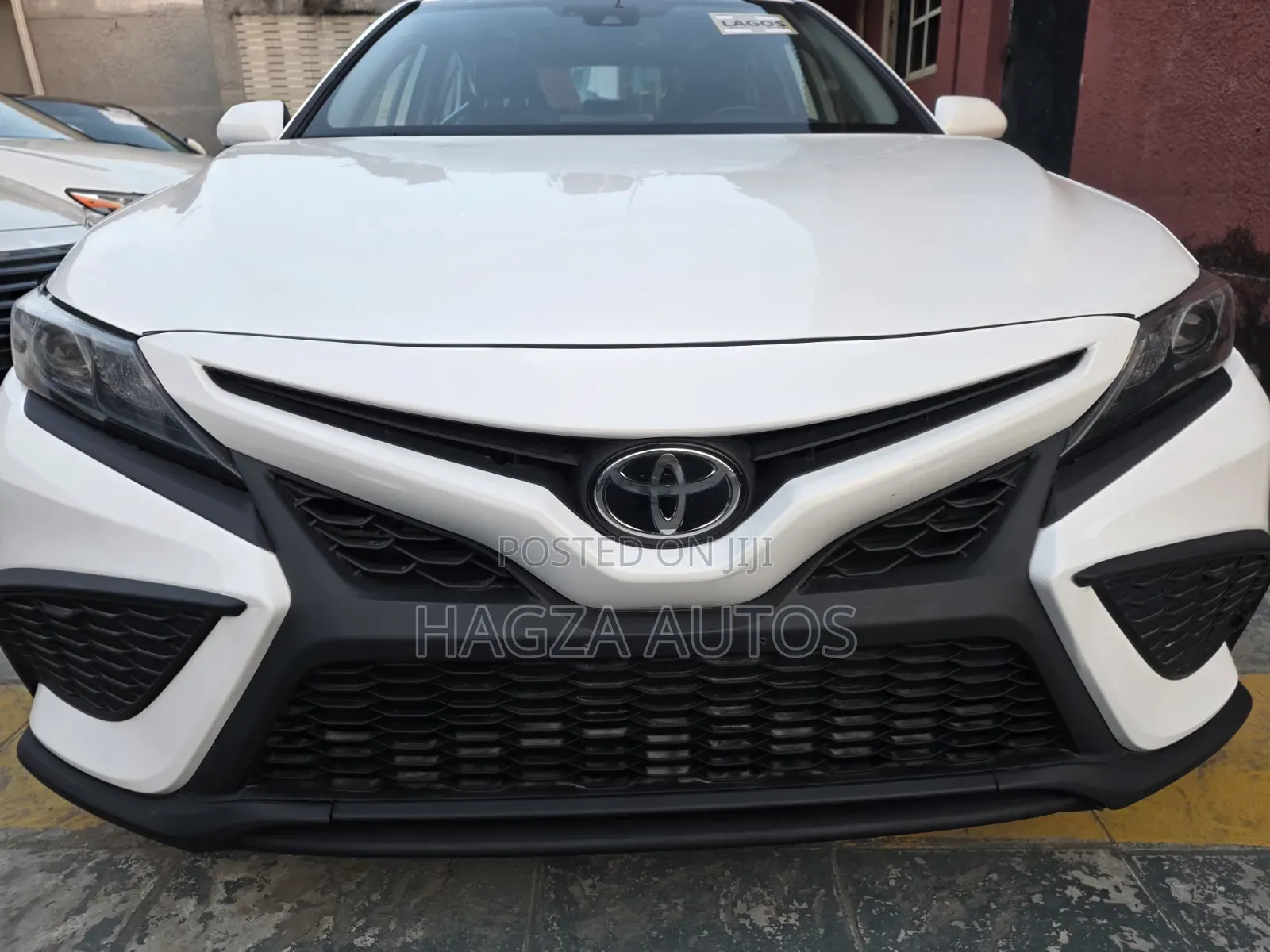 Toyota Camry SE 2022 White