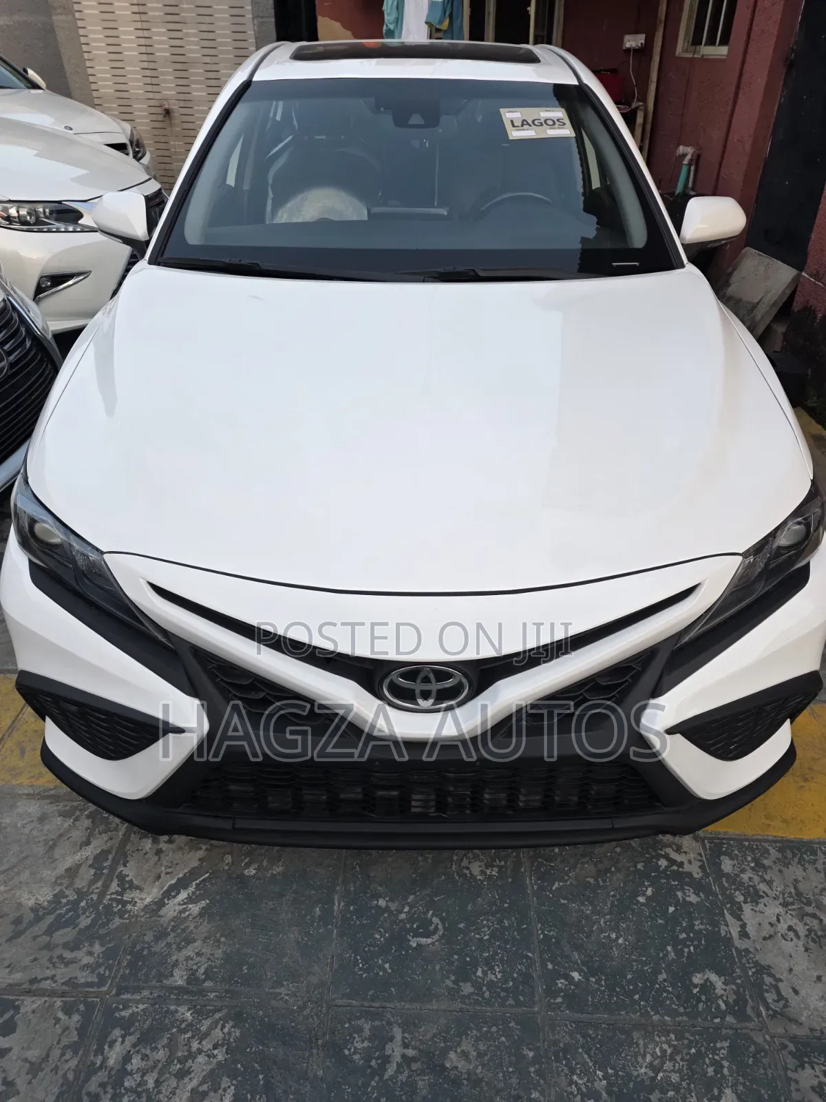Toyota Camry SE 2022 White