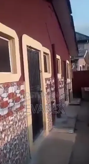 3bdrm Block of Flats in Iba / Ojo for rent